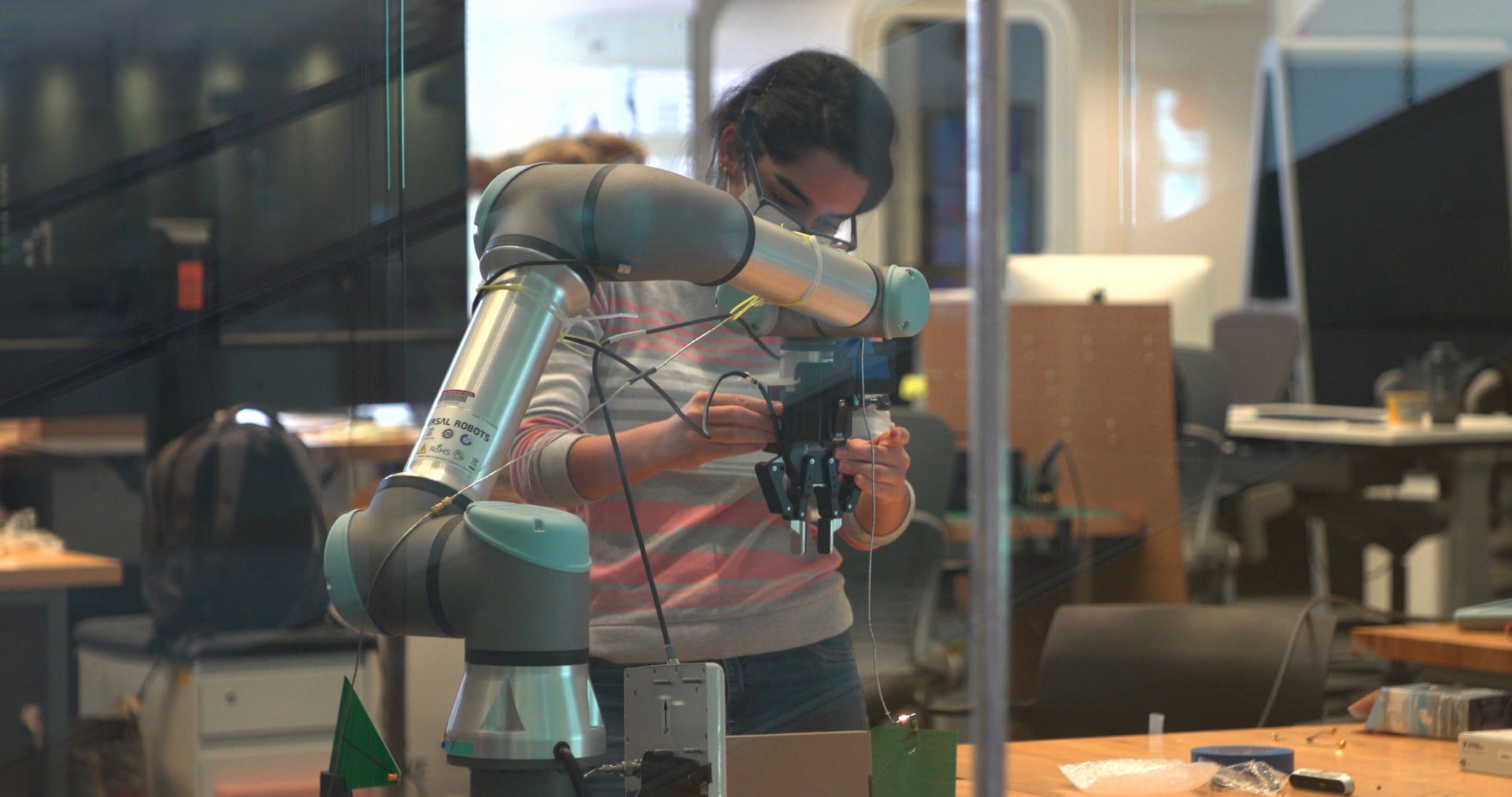 Το ρομπότ που βοηθά στη διαχείριση αποθήκης & το λιανεμπόριο